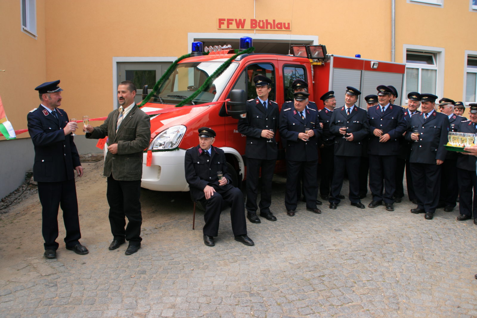 Übergabe neues Feuerwehrauto 5.Mai 2007